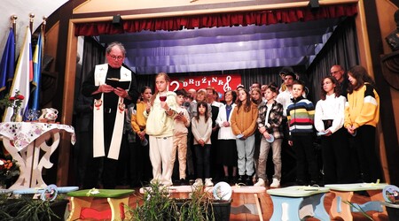 Vino je na Martinovo soboto blagoslovil velesovski župnik Slavko Kalan_Foto Janez Kuhar